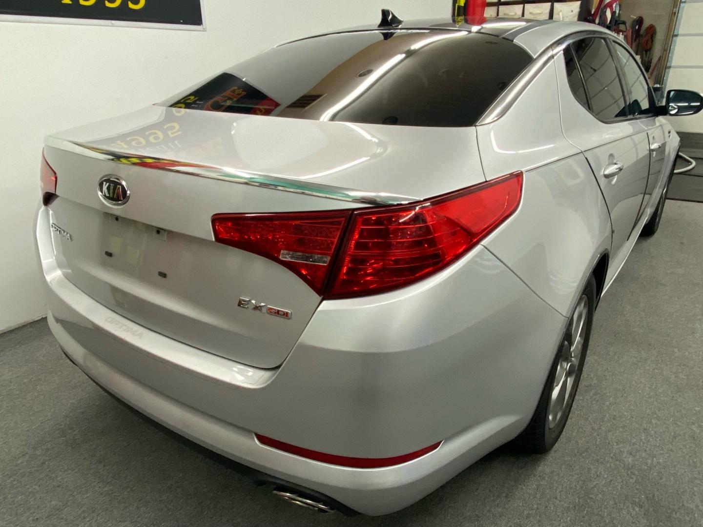 2011 SILVER /Gray Kia Optima EX (KNAGN4A78B5) with an 2.4L L4 DOHC 16V engine, 6-Speed Automatic transmission, located at 533 S West End Blvd., Quakertown, PA, 18951, (877) 257-4995, 40.343994, -75.303604 - Photo#3